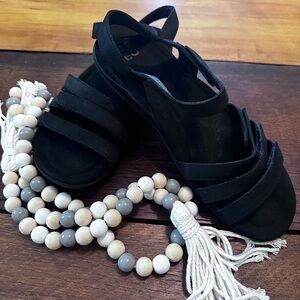 Women’ Black Leather ABEO sandals Size 10